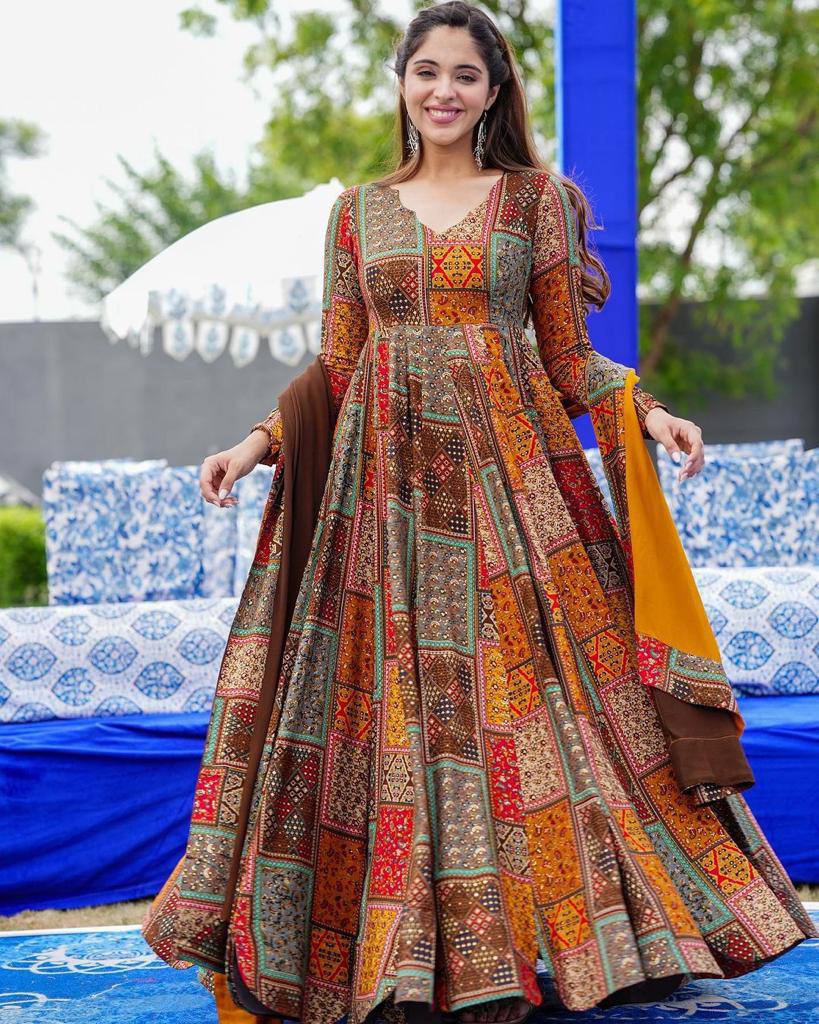 Vibrant Festivities Digital Printed Georgette Readymade Gown with Dupatta  In Navy Blue Color in 2023 | Gown with dupatta, Gowns, Party wear indian  dresses
