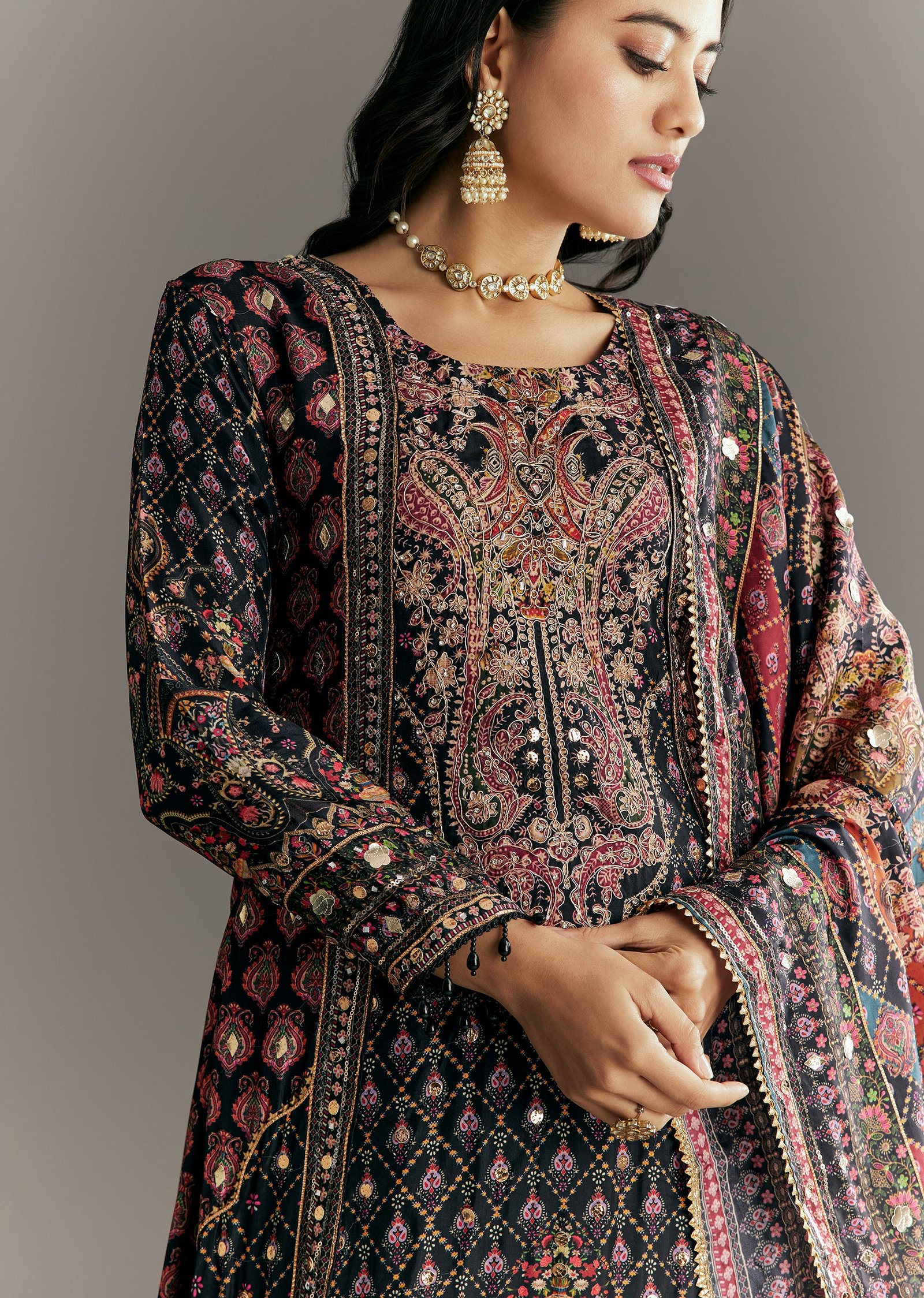 Noor-E-Nazakat Black Velvet Heritage Suit Set - Image 3